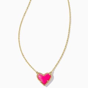 Kendra Scott Ari Heart Gold Pendant Necklace in Neon Pink Magnesite